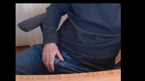 Snapshot of robidan6923 chatting on February 19, 2025, 2:44 pm robidan6923 online show from February 19, 2025, 2:44 pm