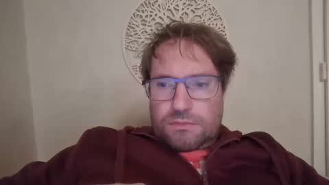 robinouhot online show from March 4, 2025, 12:18 am