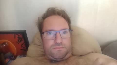 robinouhot online show from November 7, 2025, 9:09 am