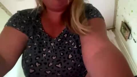 Snapshot of robyn_lea chatting on July 25, 2026, 11:52 am Robyn Lea online show from July 25, 2026, 11:52 am