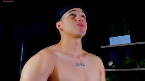 rocco_santos online show from April 4, 2026, 5:54 pm