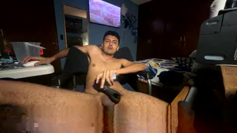 Snapshot of rockdrigo31 chatting on November 18, 2025, 6:18 am rockdrigo31 online show from November 18, 2025, 6:18 am