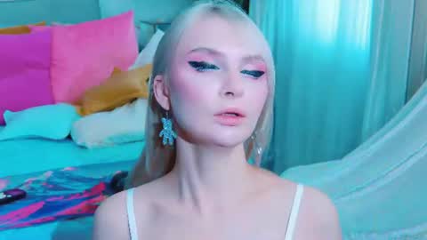Lina and Den online show from July 22, 2026, 6:38 am
