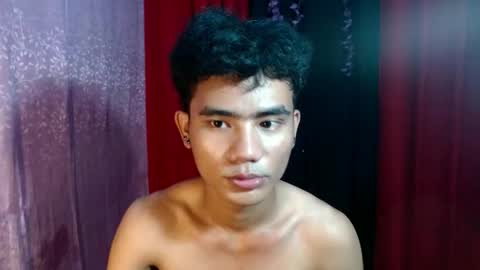 Snapshot of roianboyyy chatting on May 15, 2026, 2:02 pm roianboyyy online show from May 15, 2026, 2:02 pm