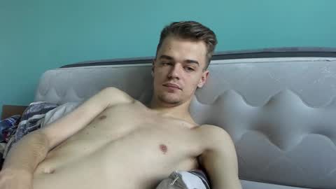 taylor fox online show from October 7, 2025, 10:12 am