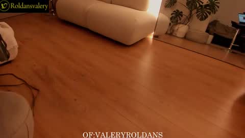 Valery Roldans online show from November 19, 2025, 3:17 am