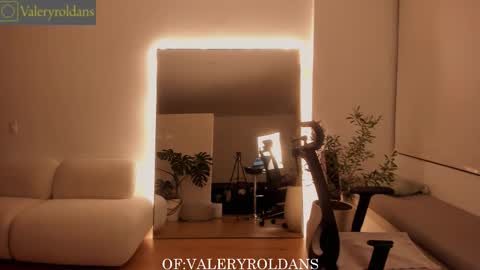 Valery Roldans online show from December 2, 2025, 3:23 am