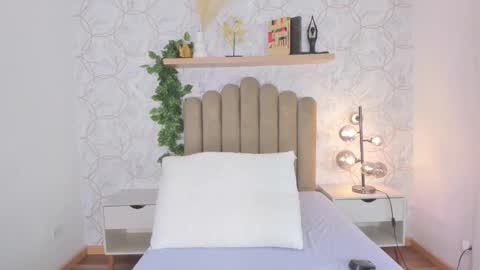   online show from October 8, 2025, 11:52 am