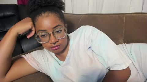 Snapshot of romantic_stargirl chatting on May 29, 2026, 2:20 am Is A Belle online show from May 29, 2026, 2:20 am
