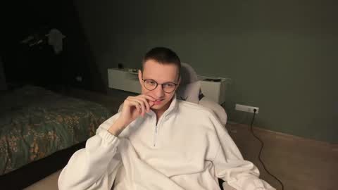 Romeo online show from March 12, 2025, 4:41 am