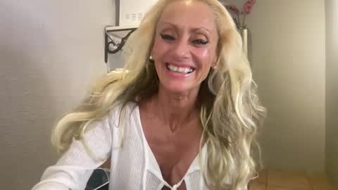 Snapshot of romeodiamond chatting on December 4, 2025, 2:43 am romeodiamond online show from December 4, 2025, 2:43 am