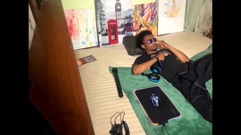 Snapshot of romeotyn chatting on February 17, 2025, 1:15 am romeotyn online show from February 17, 2025, 1:15 am