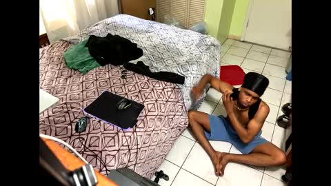 Snapshot of romeotyn chatting on February 22, 2025, 6:41 pm romeotyn online show from February 22, 2025, 6:41 pm