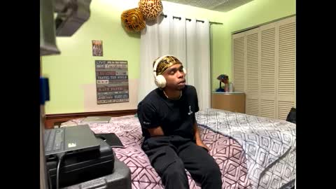 Snapshot of romeotyn chatting on February 26, 2025, 3:21 am romeotyn online show from February 26, 2025, 3:21 am