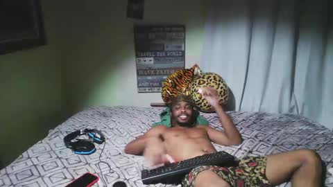 Snapshot of romeotyn chatting on October 1, 2025, 11:44 pm romeotyn online show from October 1, 2025, 11:44 pm