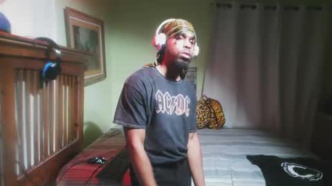 Snapshot of romeotyn chatting on October 22, 2025, 2:23 am romeotyn online show from October 22, 2025, 2:23 am