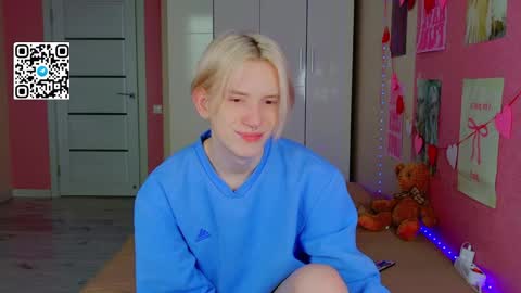 Snapshot of ron_vilss chatting on March 19, 2026, 5:33 am Ron online show from March 19, 2026, 5:33 am