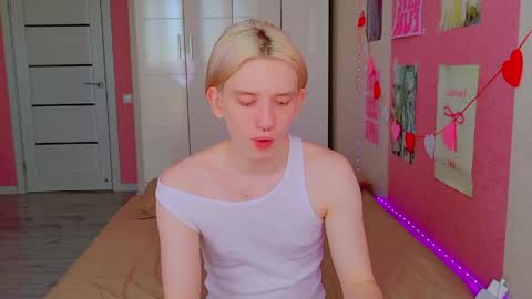 Snapshot of ron_vilss chatting on March 21, 2026, 8:19 am Ron online show from March 21, 2026, 8:19 am