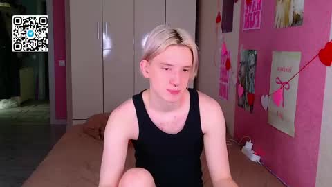 Snapshot of ron_vilss chatting on March 27, 2026, 5:35 am Ron online show from March 27, 2026, 5:35 am