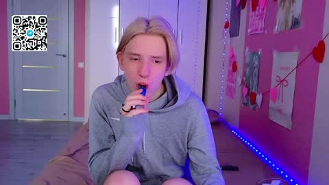 Snapshot of ron_vilss chatting on April 15, 2026, 4:52 am Ron online show from April 15, 2026, 4:52 am