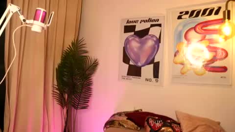Snapshot of ronieeplay chatting on July 9, 2026, 3:32 am Roni online show from July 9, 2026, 3:32 am