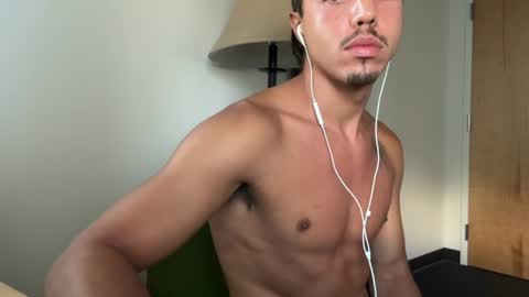 Snapshot of ronneyx998014 chatting on August 4, 2026, 12:36 am Ronney online show from August 4, 2026, 12:36 am