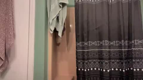 Snapshot of ronnyvzla2 chatting on December 12, 2024, 11:14 pm Ronny Smokey online show from December 12, 2024, 11:14 pm