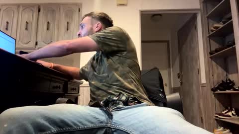 Snapshot of roofguy11 chatting on December 29, 2024, 3:33 am roofguy11 online show from December 29, 2024, 3:33 am