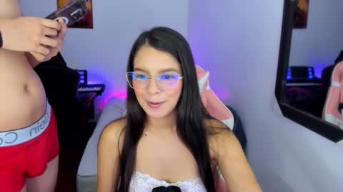  MIA AND PAUL online show from November 23, 2025, 7:24 pm