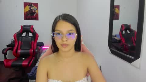  MIA AND PAUL online show from December 18, 2025, 11:22 pm