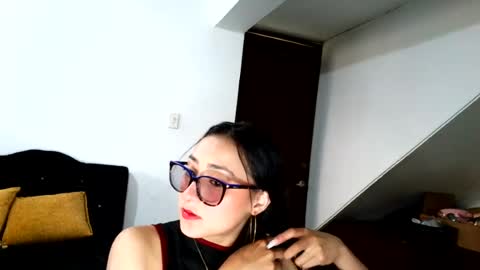 Snapshot of roosmery_ chatting on August 3, 2026, 1:49 pm roosmery_ online show from August 3, 2026, 1:49 pm