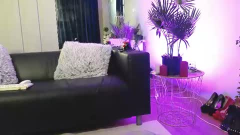 Rose online show from July 12, 2026, 4:14 am