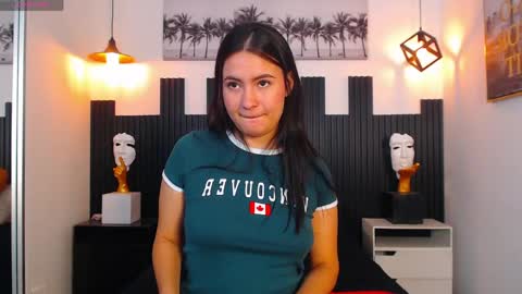 Snapshot of rosaliea chatting on April 16, 2026, 9:39 pm R O S A L I A online show from April 16, 2026, 9:39 pm