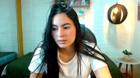Snapshot of rosaliea chatting on May 27, 2026, 4:09 am R O S A L I A online show from May 27, 2026, 4:09 am