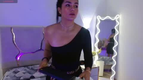 Snapshot of rosalind_tay chatting on October 28, 2025, 10:41 am ROSALIN online show from October 28, 2025, 10:41 am