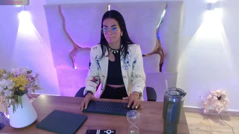 Snapshot of rosalind_tay chatting on October 30, 2025, 10:49 am ROSALIN online show from October 30, 2025, 10:49 am