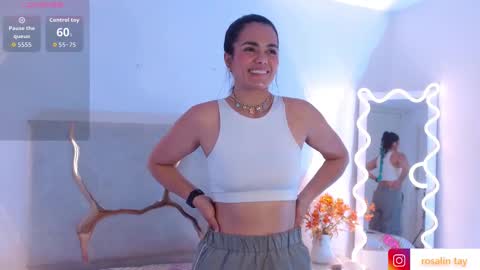 Snapshot of rosalind_tay chatting on November 17, 2025, 3:23 am ROSALIN online show from November 17, 2025, 3:23 am