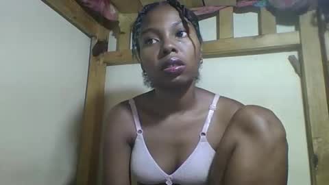 Snapshot of rosalinda933 chatting on March 18, 2026, 7:11 am Rosalinda online show from March 18, 2026, 7:11 am