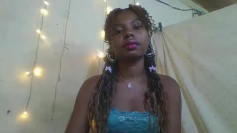 Snapshot of rosalinda933 chatting on April 21, 2026, 8:44 pm Rosalinda online show from April 21, 2026, 8:44 pm
