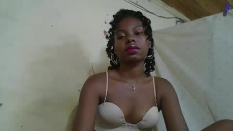 Snapshot of rosalinda933 chatting on April 25, 2026, 3:53 pm Rosalinda online show from April 25, 2026, 3:53 pm