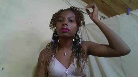 Snapshot of rosalinda933 chatting on April 26, 2026, 10:07 pm Rosalinda online show from April 26, 2026, 10:07 pm