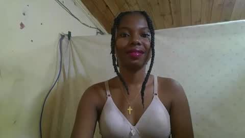 Snapshot of rosalinda933 chatting on May 10, 2026, 3:23 am Rosalinda online show from May 10, 2026, 3:23 am