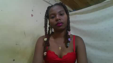 Snapshot of rosalinda933 chatting on May 17, 2026, 1:03 am Rosalinda online show from May 17, 2026, 1:03 am