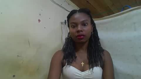 Snapshot of rosalinda933 chatting on May 19, 2026, 8:48 pm Rosalinda online show from May 19, 2026, 8:48 pm