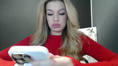 Snapshot of rosaline_ly chatting on September 10, 2025, 1:00 pm Rosalina online show from September 10, 2025, 1:00 pm