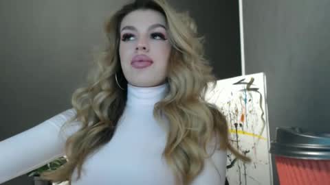 Snapshot of rosaline_ly chatting on October 16, 2025, 12:17 pm Rosalina online show from October 16, 2025, 12:17 pm