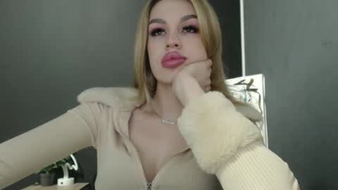 Snapshot of rosaline_ly chatting on October 23, 2025, 1:10 pm Rosalina online show from October 23, 2025, 1:10 pm