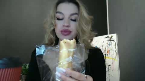 Snapshot of rosaline_ly chatting on October 31, 2025, 2:07 pm Rosalina online show from October 31, 2025, 2:07 pm