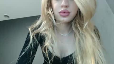 Snapshot of rosaline_ly chatting on November 2, 2025, 2:52 pm Rosalina online show from November 2, 2025, 2:52 pm