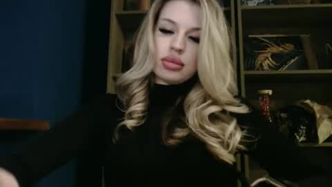 Snapshot of rosaline_ly chatting on January 13, 2026, 3:28 pm Rosalina online show from January 13, 2026, 3:28 pm